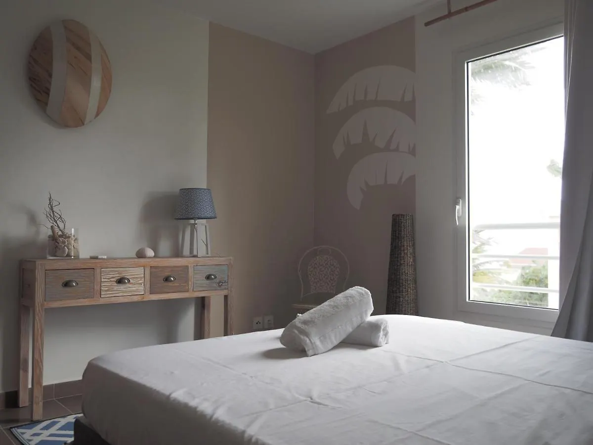 Appartement Cosy, Les Pieds Dans L'Eau ! Sainte-Anne  Apartment